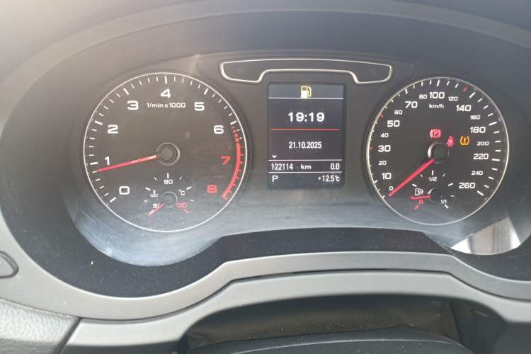 Used Audi Q3 2012 40 TFSI quattro Sport Edition Odometer Close Up