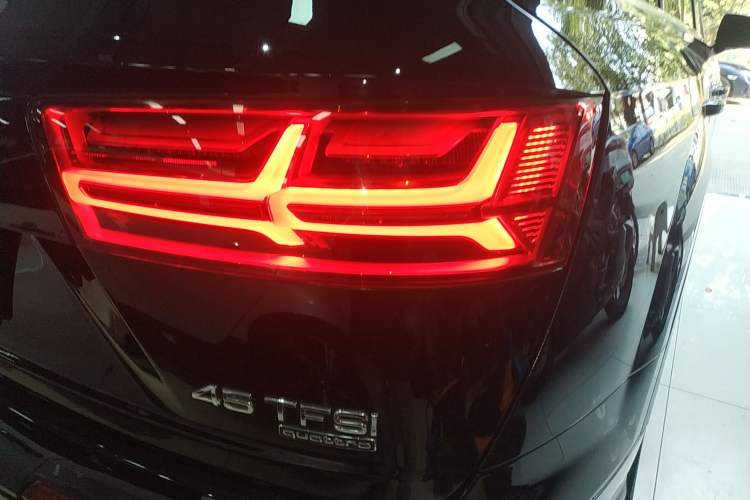 Used Audi Q7 2018 40 TFSI Comfort Model