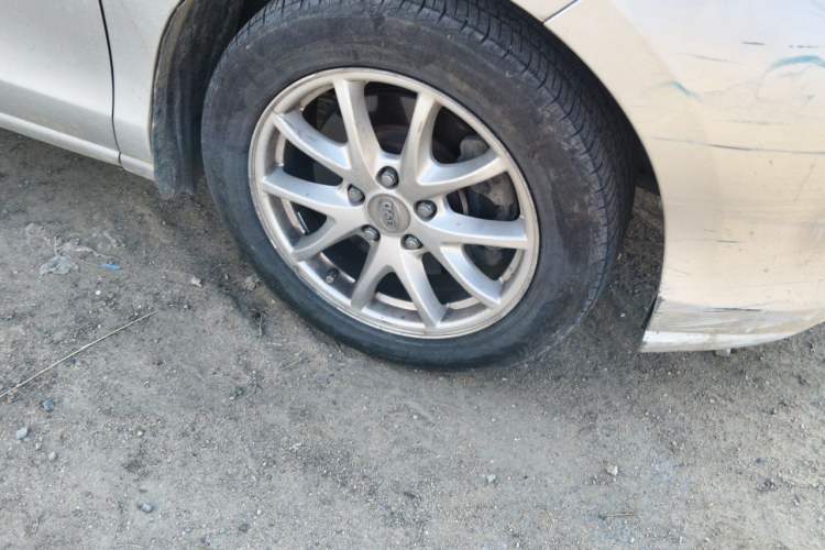 Used BYD M6 2013 2.4L Manual Luxury Model