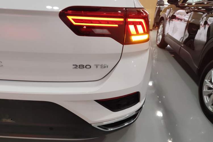 Used Volkswagen T-ROC 2021 280TSI DSG Two-Wheel Drive Comfort Connect Edition Right Rear Taillight