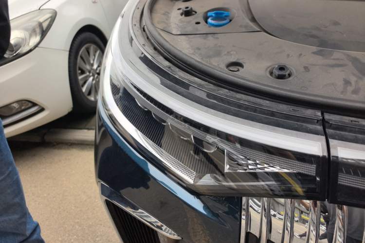 Used VOYAH Dream 2025 PHEV Four-Wheel Drive Excellence Qiankun Edition