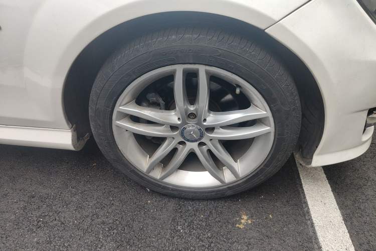 Used Mercedes-Benz C-Class 2013 C 180 Classic Grand Edition Right Front Wheel Hub