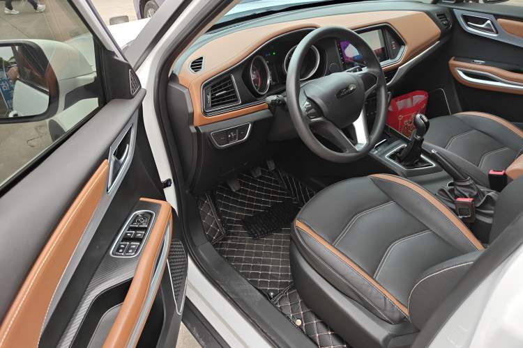 Used Zotye T300 2023 T300L 1.5L Manual Standard Edition