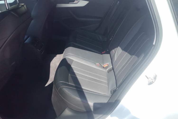 Used Audi A4L 2022 40 TFSI Luxury Dynamic Model
