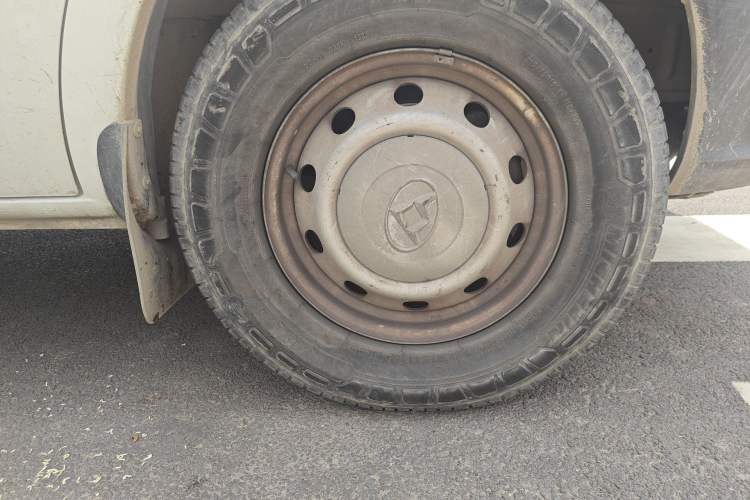 Used SAIC MAXUS Xintu V80 2019 2.5T Classic Version 6-Speed Manual – Aoyuntong Modified Long Wheelbase Mid-Height 7-Seater