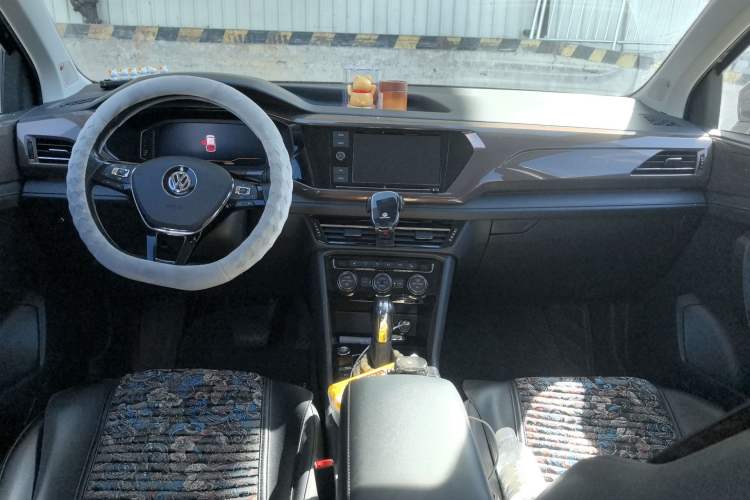 Used Volkswagen Tharu 2019 280TSI Two-Wheel Drive Flagship Version China VI Standard Center Console