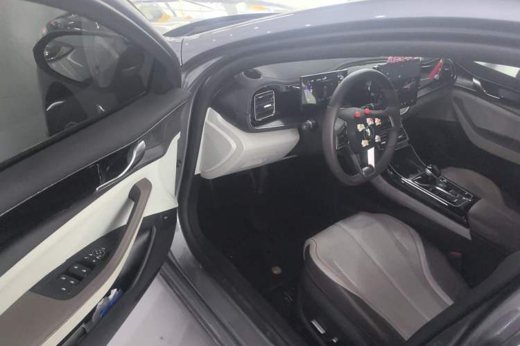 Used BYD Qin PLUS 2023 Champion Edition DM-i 120KM Beyond Model
