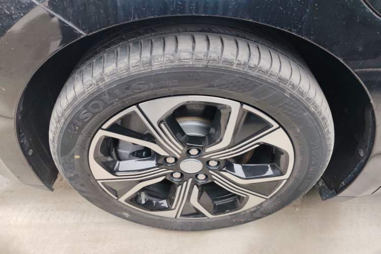 Used Hongqi E-QM5 2021 Charging Version Flagship Edition Left Front Wheel Hub