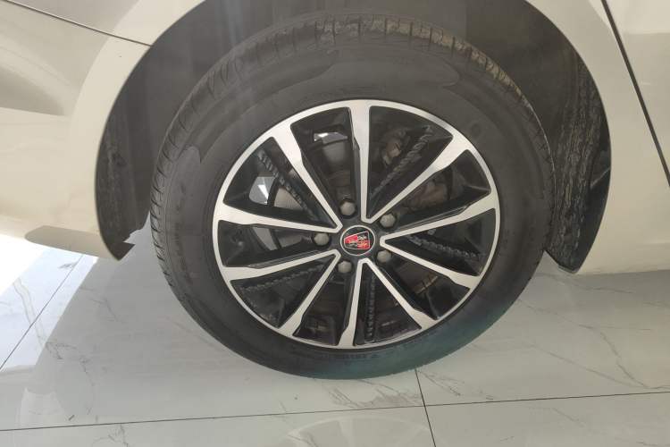 Used Roewe i5 2020 1.5L Automatic 4G Connect Luxury Flagship Edition
