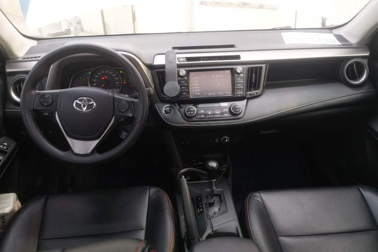 Used Toyota RAV4 2016 2.0L CVT Two-Wheel Drive Fashion Edition China V Standard Center Console
