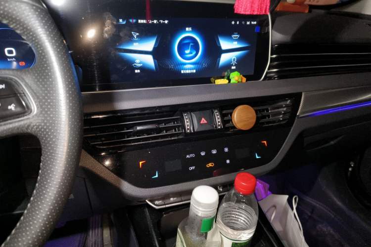 Used Hongqi HS5 2022 Facelifted Version 2.0T Smart Connect Flagship All-Wheel-Drive Edition
