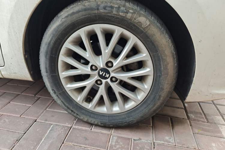 Used Kia K2 2017 Sedan 1.4L Automatic Transmission 15th Anniversary Special Edition GLS Right Front Wheel Hub