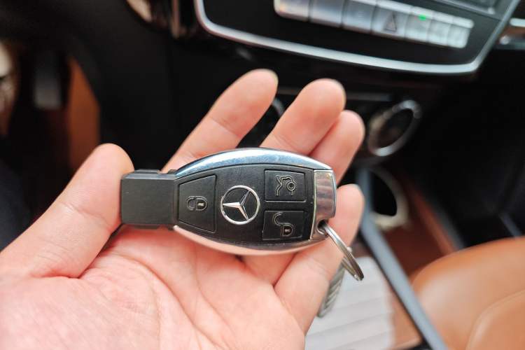Used Mercedes-Benz GLS-Class  Vehicle Key