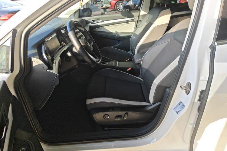 Used Volkswagen Golf 2024 280TSI DSG Pro 50th Anniversary Edition
