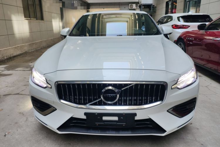 Used Volvo S60 2022 B4 Zhiyuan Luxury Edition
