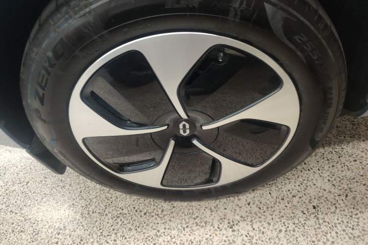 Used Hima AITO M5 2022 Pure Electric Rear-Drive Standard Edition Right Rear Wheel Hub