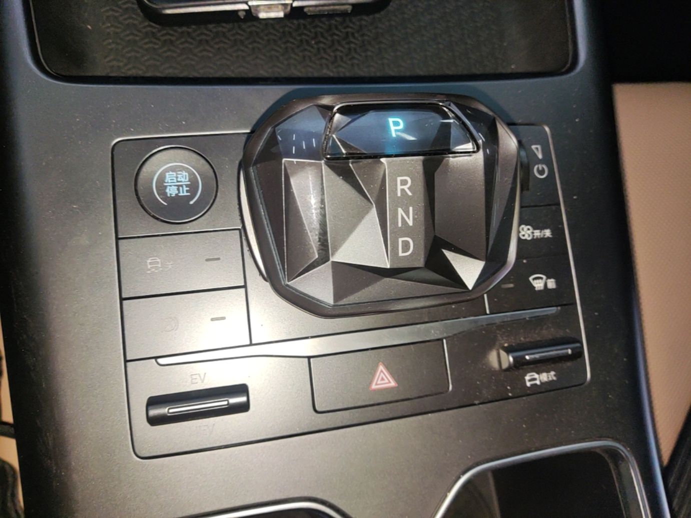 BYD Song Pro New Energy 2025 Second-Generation DM-i 75KM Leading Edition — снимка 16