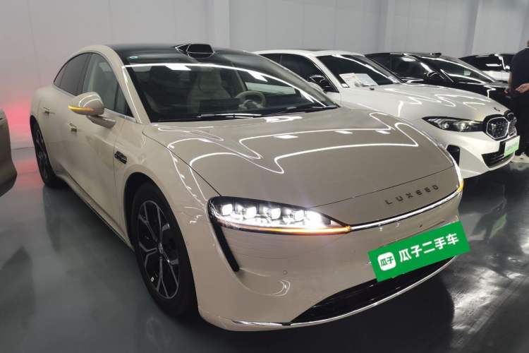 Used Hima Luxeed S7 2025 855 km Max Front Right 45 Deg