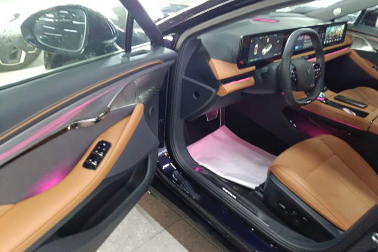 Used VOYAH PASSION 2024 PHEV Four-Wheel Drive Ultra-Long Range Flagship Model Driver Seat