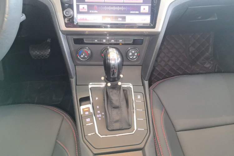 Used Volkswagen Lamando 2015 230TSI DSG Fashion Edition
