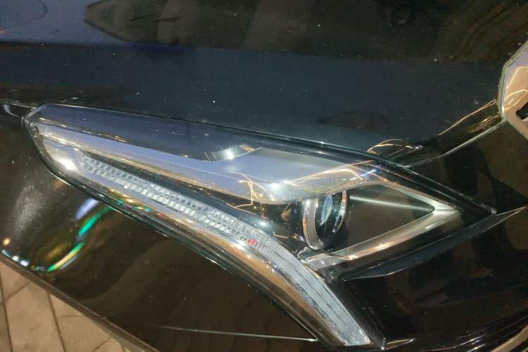 Used Cadillac XT5 2017 Anniversary Edition 25T Luxury Model