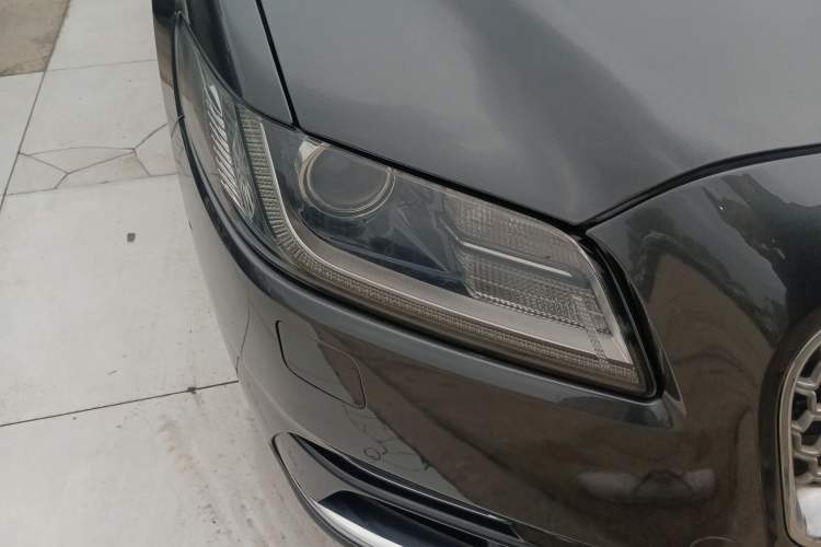 Used Lincoln Continental 2017 2.0T Two-Wheel Drive Deluxe Edition Right Front Headlight