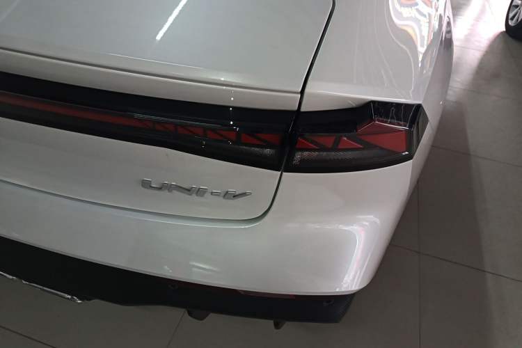 Used CHANGAN UNI-V iDD 2024 Blue Whale Smart Electric iDD 136km Luxury Model