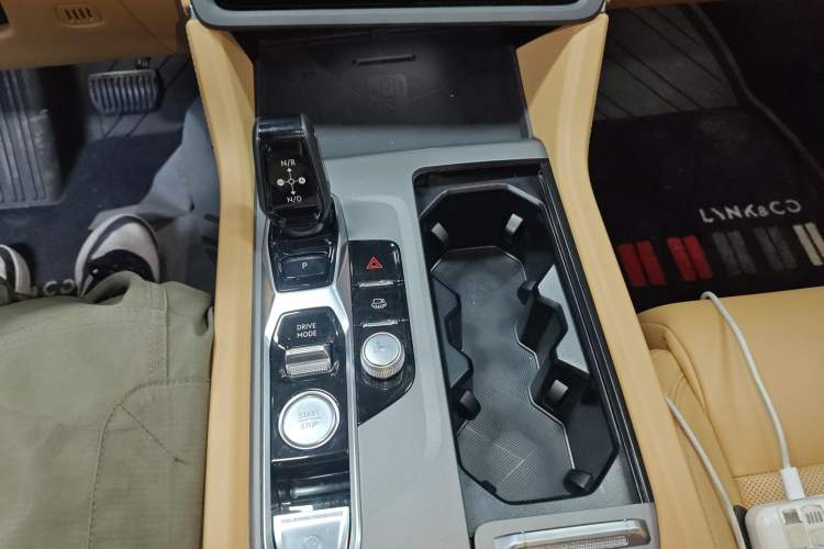 Used Lynk & Co 09 EM-P 2024 2.0TD EM-P Four-Wheel Drive ULTRA Six-Seater Gear Lever