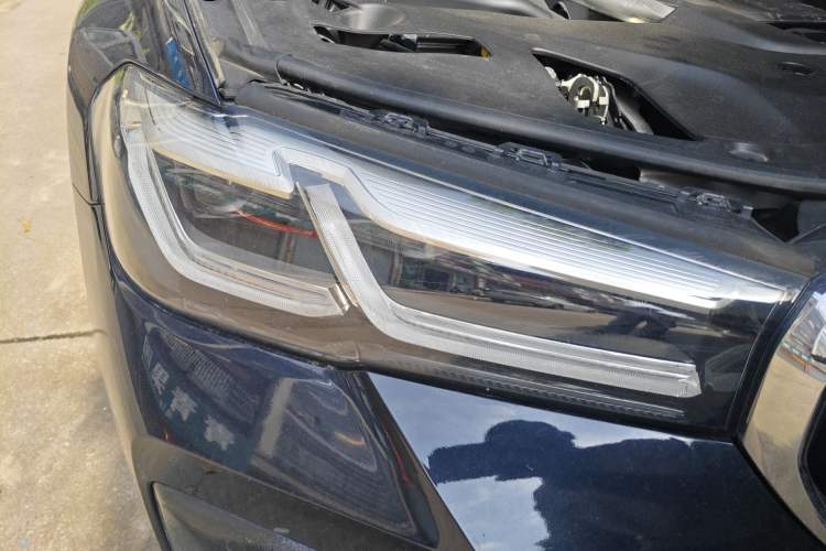 Used BMW 5 Series 2022 Second Facelift 530Li Leading Edition M Sport Package Right Front Headlight