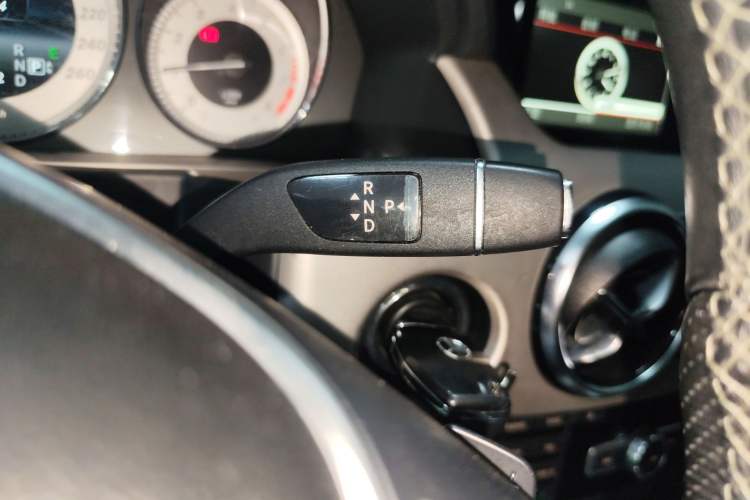 Used Mercedes-Benz GLK-Class 2013 GLK 300 4MATIC Dynamic Sunroof Model