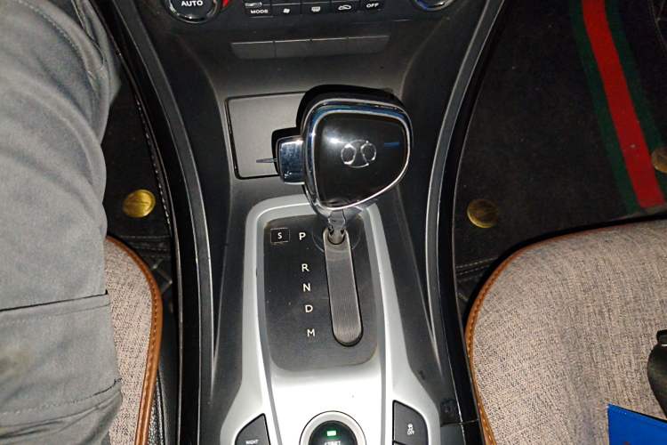 Used BAIC Senova D70 2018 Performance Version 1.8T Comfort Version Gear Lever