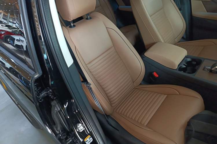 Used Land Rover Discovery Sport 2025 249 PS Performance Tech Edition Right Front Seat