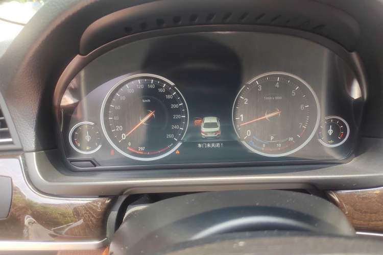 Used BMW 5 Series 2017 535Li Leading Model
