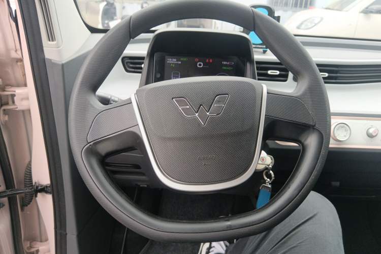 Used Wuling Hongguang MINIEV 2022 Macaron Premium Model – Lithium Ternary Battery Steering Wheel