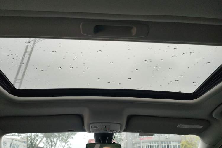 Used Citroen C5 2014 1.6T Automatic Prestige Model Headliner