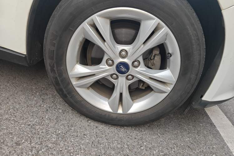 Used Ford Focus 2012 Sedan 1.6L Automatic Fashion Edition Right Front Wheel Hub