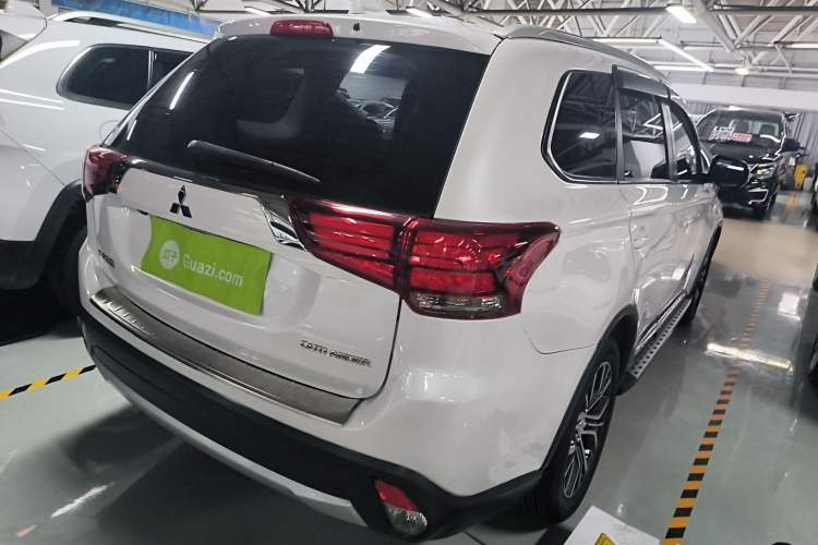 Used Mitsubishi Outlander 2018 2.0L Two-Wheel-Drive Jiale Edition 7-Seater