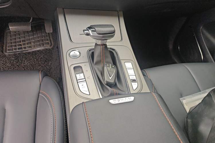 Used CHANGAN OSHAN X7 2020 1.5T Automatic Luxury Model Gear Lever