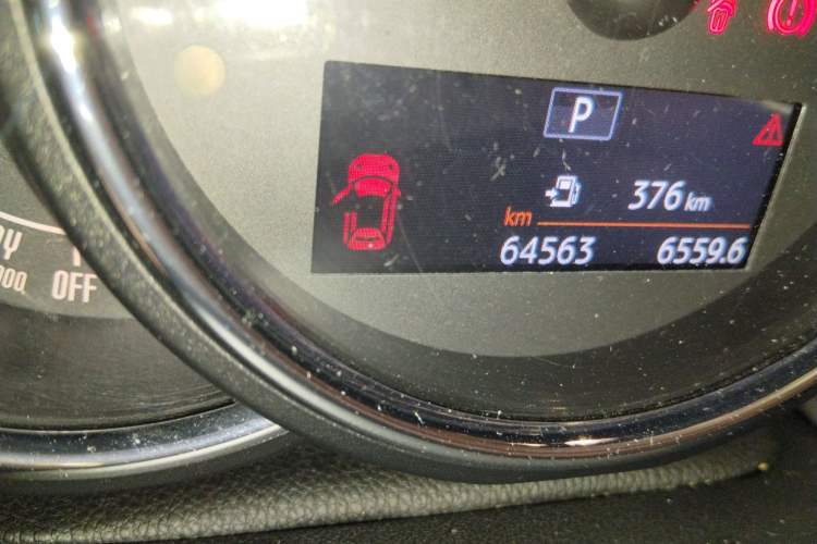 Used MINI 2017 1.5T COOPER Limited Edition in Ice Blue Odometer Close Up