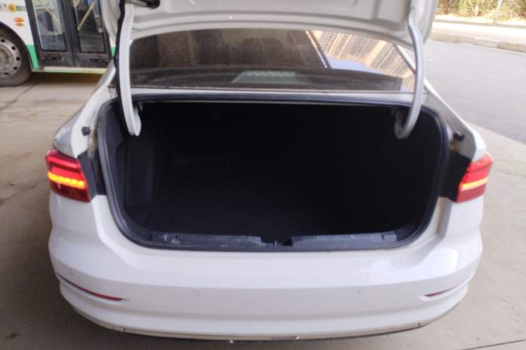 Used Volkswagen Lavida 2019 1.5L Automatic Fashion Edition China VI Trunk