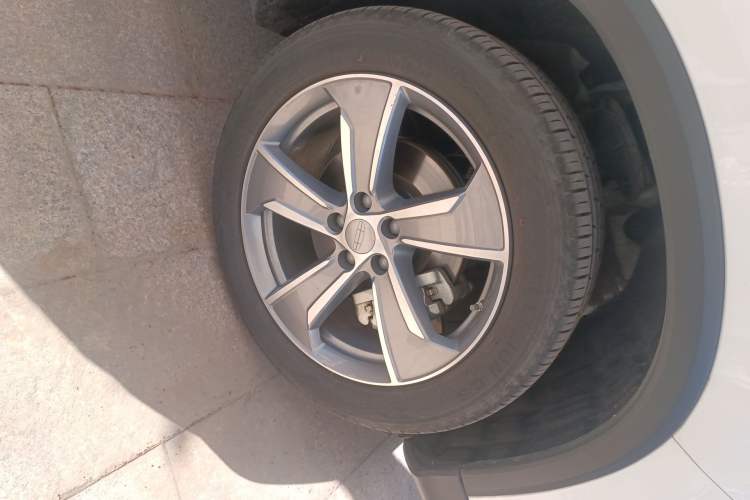 Used Geely Auto Haoyue L 2024 2.0T DCT Prestige Version Right Front Wheel Hub