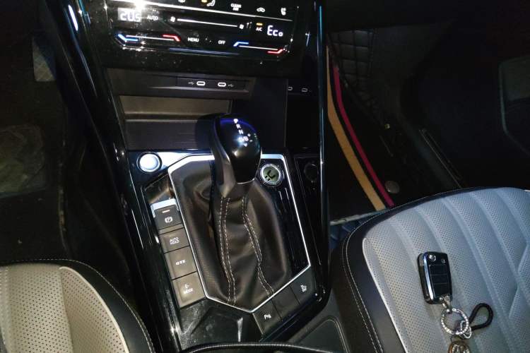 Used Volkswagen Tayron GTE Plug-in Hybrid 2022 1.4T Luxury Edition Gear Lever