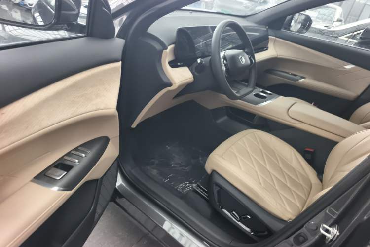 Used CHANGAN CS75 PLUS 2025 4th Generation UItra 2.0T New Blue Whale – Smart & Powerful Version