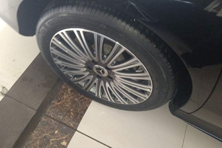 Used Mercedes-Benz E-Class 2018 Restyled E 300 L Sporty and Stylish Edition
