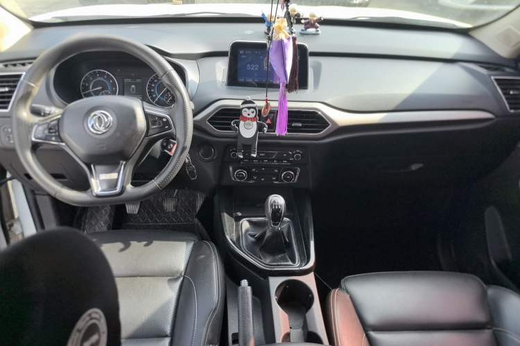 Used Dongfeng Fengon S560 2018 1.8L Manual Comfort 7-Seater Center Console