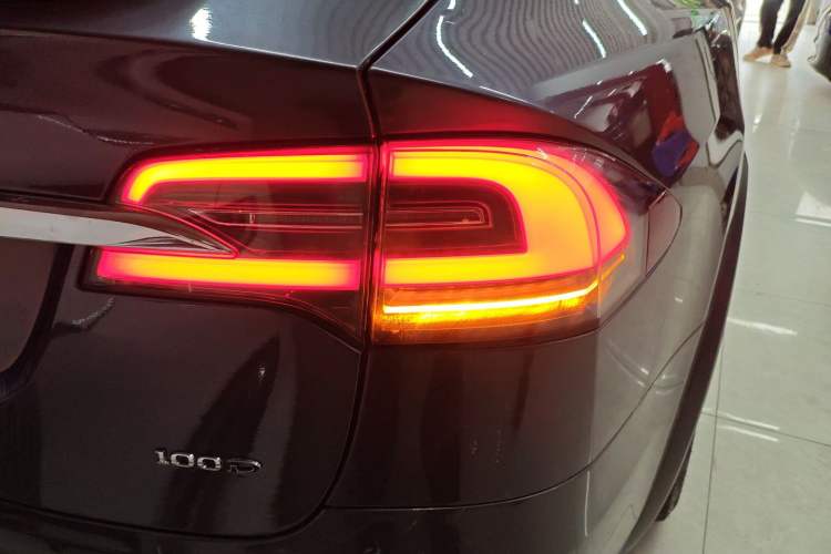 Used Tesla Model X 2017 X 100D Long Range Edition Right Rear Taillight