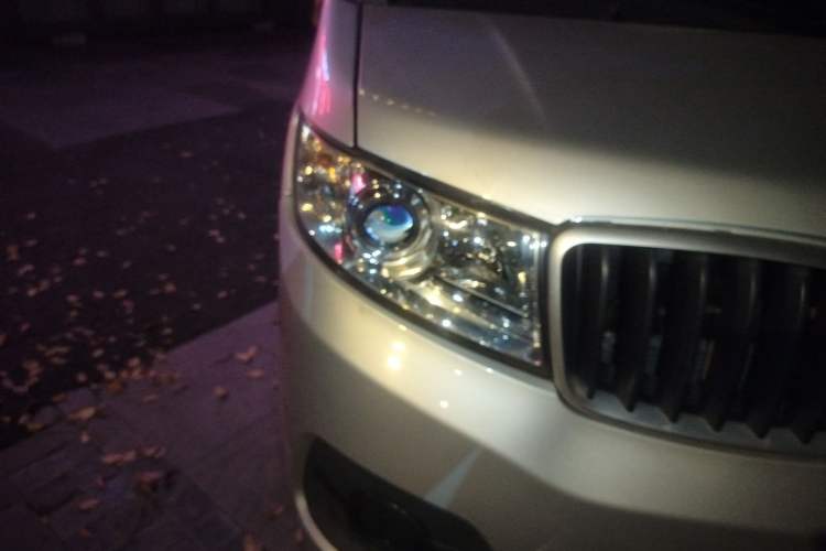 Used Jinbei Hiace X30 2023 1.5L Super-Comfortable Passenger Van 5/6/7-Seater Non-Air-Conditioned Version Model SWC15M
