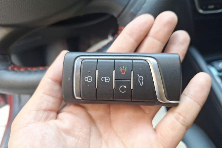 Used GAC Trumpchi GS7 2017 320T Two-Wheel-Drive Luxury Smart Connectivity Model
