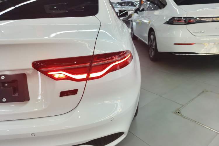 Used Jaguar XEL 2025 2.0T 250 PS R-DYNAMIC 90th Anniversary Edition