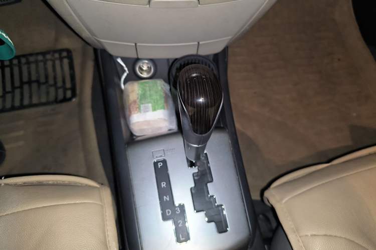 Used Hyundai Elantra 2011 1.6L Automatic Comfort Edition Gear Lever